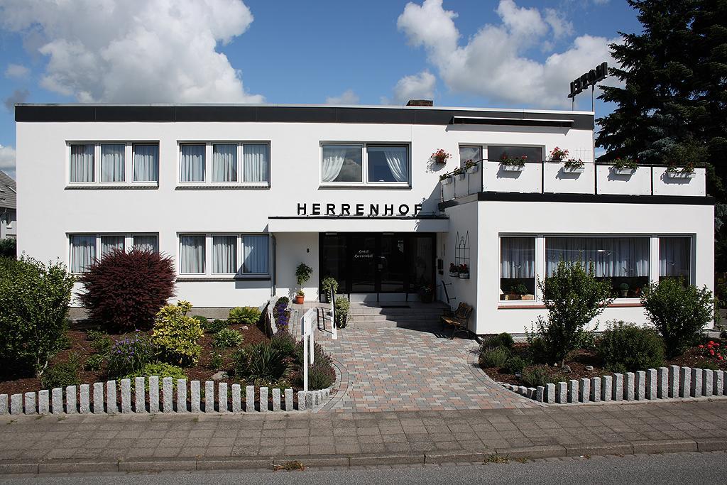 Hotel Herrenhof Lubeck Bagian luar foto