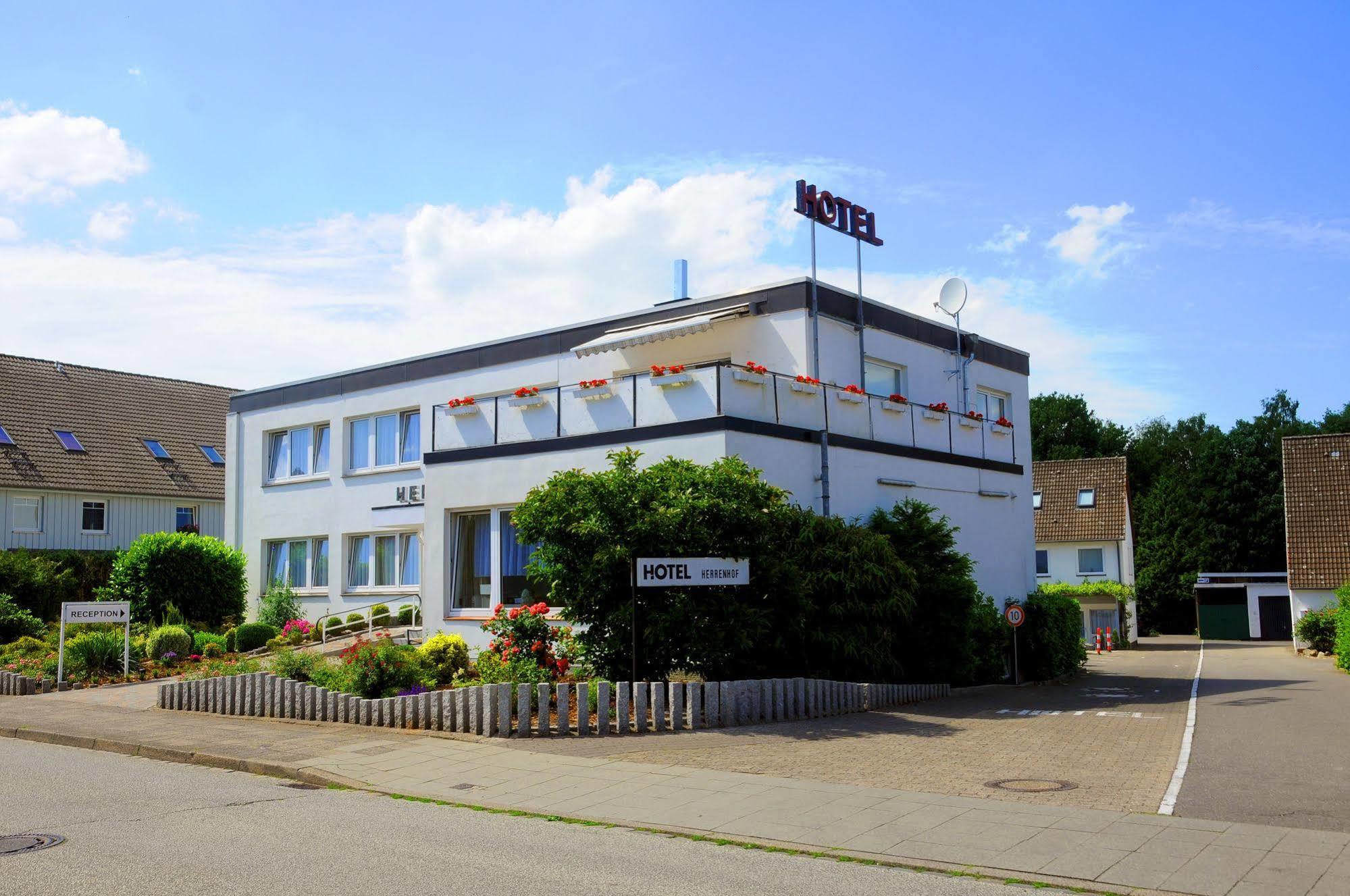Hotel Herrenhof Lubeck Bagian luar foto