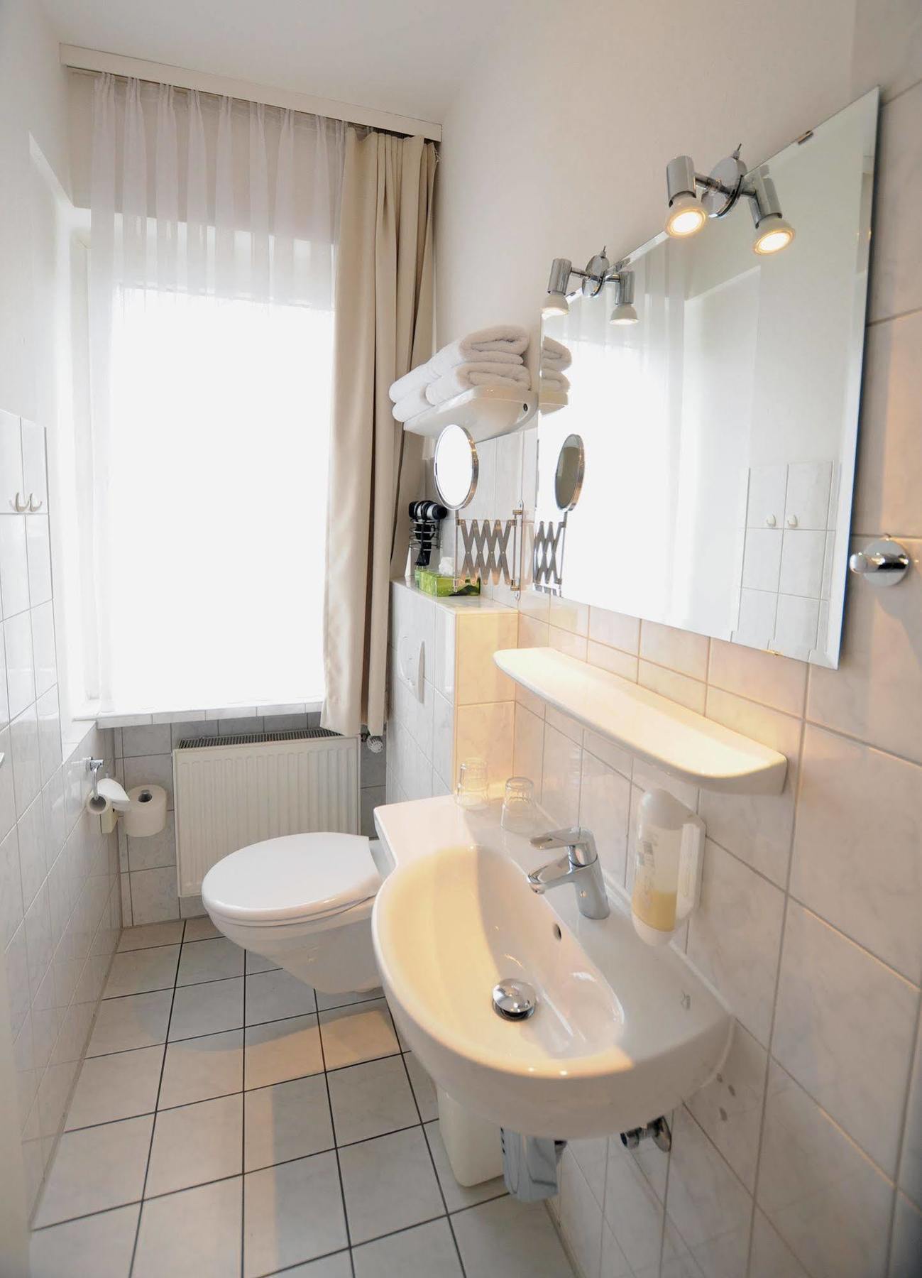 Hotel Herrenhof Lubeck Bagian luar foto