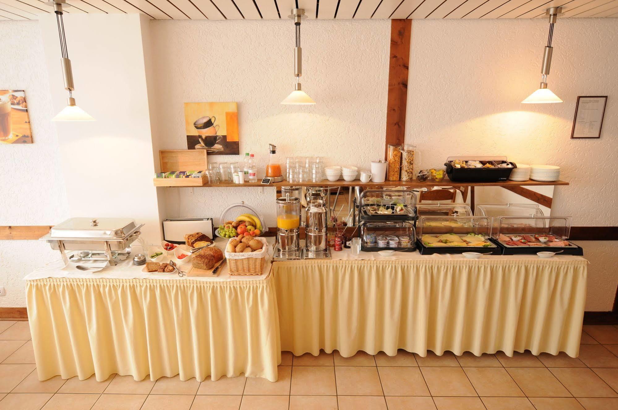 Hotel Herrenhof Lubeck Bagian luar foto