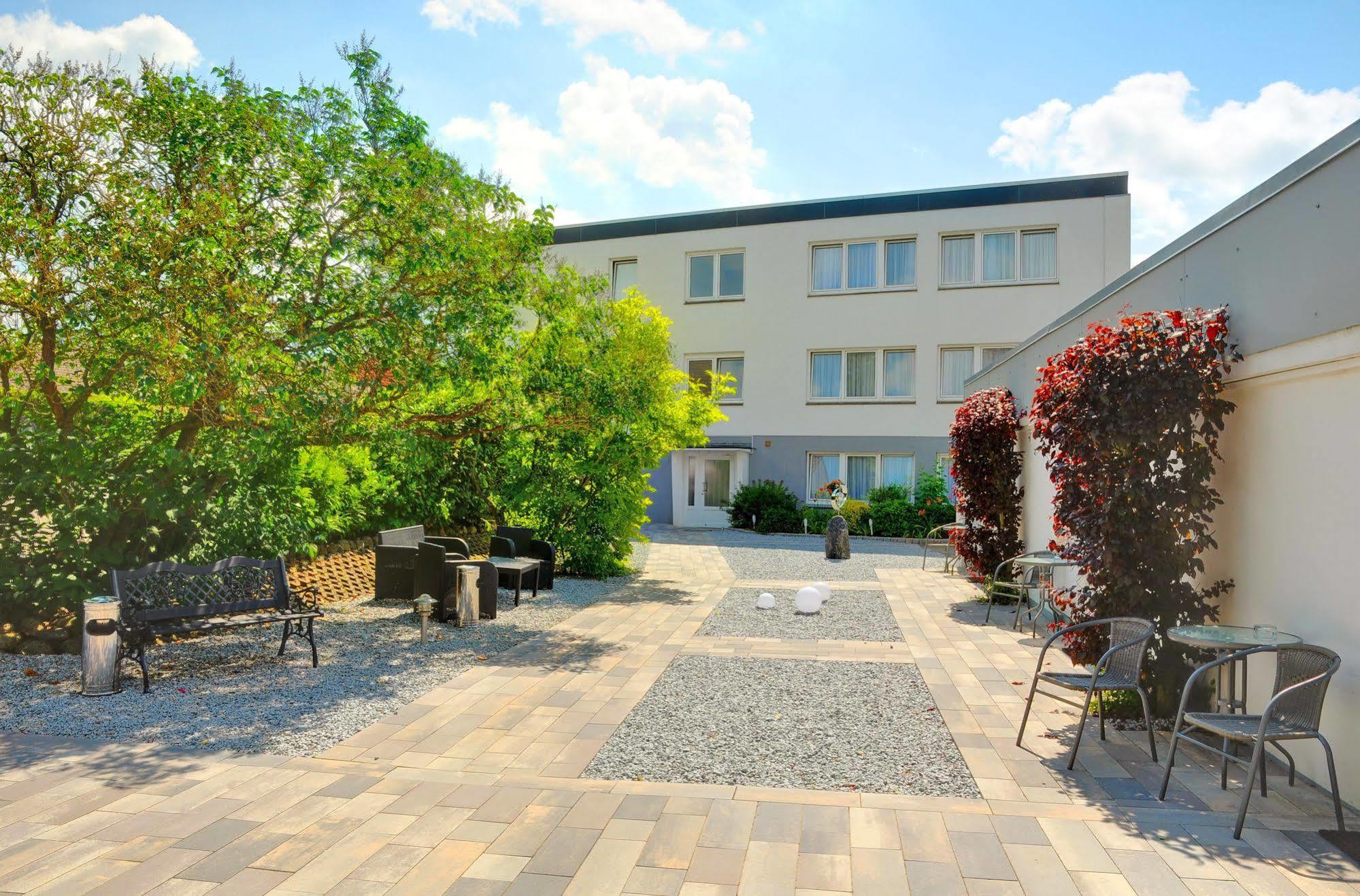 Hotel Herrenhof Lubeck Bagian luar foto